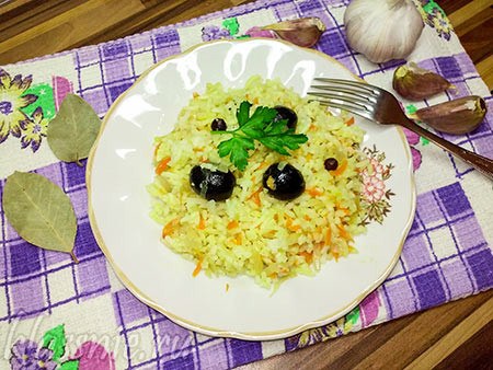 Рис с овощами в духовке в казанке: с маслинами и морковью