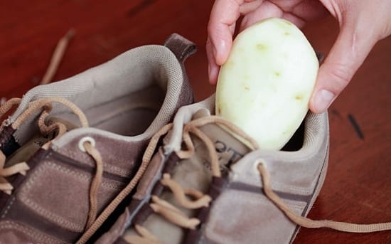 Сырой картофель для растягивания обуви
