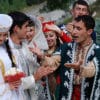 Сон армяне. Семья азербайджанцев. Армянская семья. Традиции азербайджанской семьи. Больша яазербайджанская сеья.