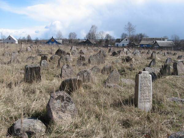 К чему снится кладбище и стоит ли пугаться?