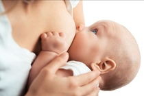 Сколько по времени кормить новорожденного грудным молоком?