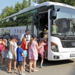 Групповая поездка детей на автобусе