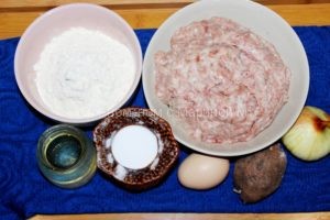 Ингредиенты для свиных котлет на сковороде