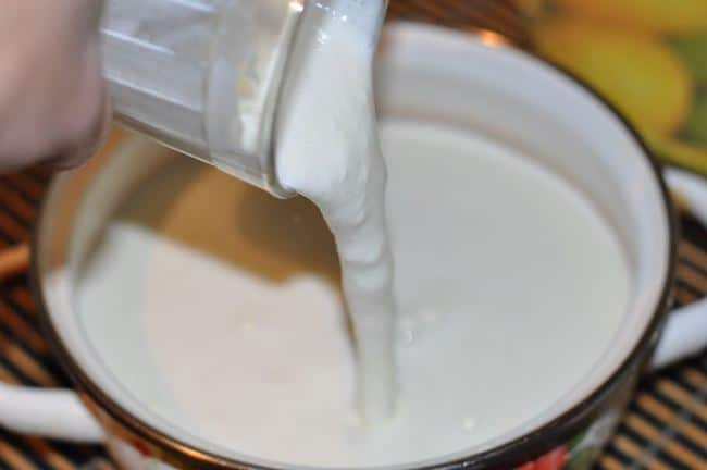 В кислом молоке содержится кислота