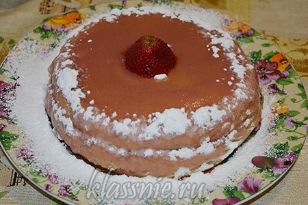 Бисквитный торт с клубникой и кремом из манки