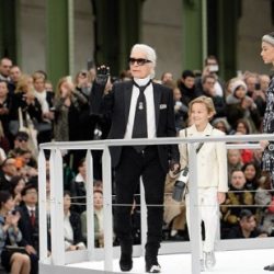 Шанель выходит в открытый космос на Неделе моды в Париже