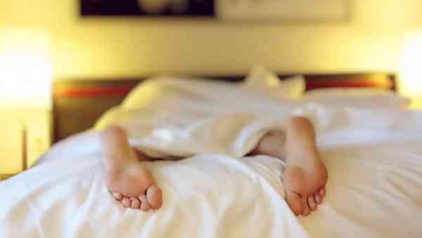 Ученые назвали худшую позу для сна