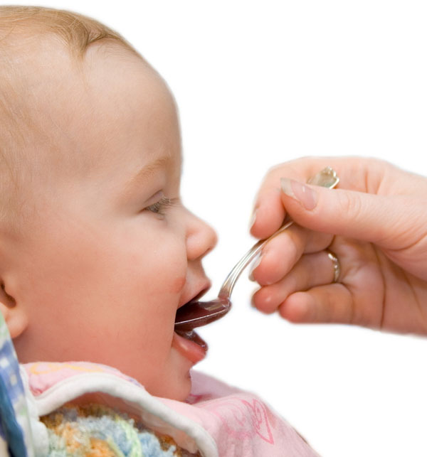 Новорожденным детям витамин Е нужно давать в каплях, по 1 мг в месяц