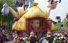 Алиса в стране чудес на параде героев Диснея