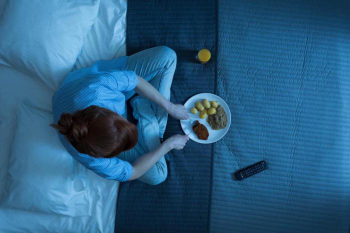 Ученые объяснили, когда можно есть ночью, а когда лучше отойти от холодильника