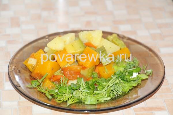 Овощное рагу с кабачками и картошкой на сковороде
