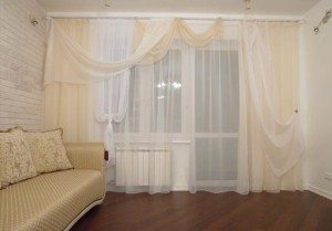 Как выбрать легкие шторы в гостиную комнату?