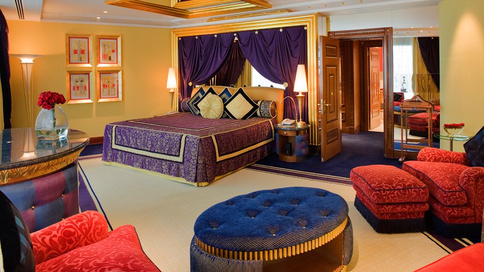 Современная яркая спальня в арабском стиле