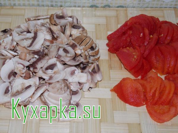 Мясо с фасолью и грибами в горшочке  