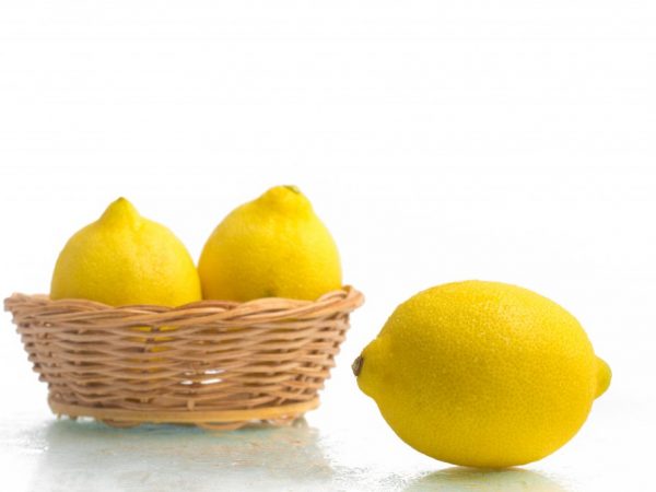 При проблемах с ЖКТ лимоны есть нельзя