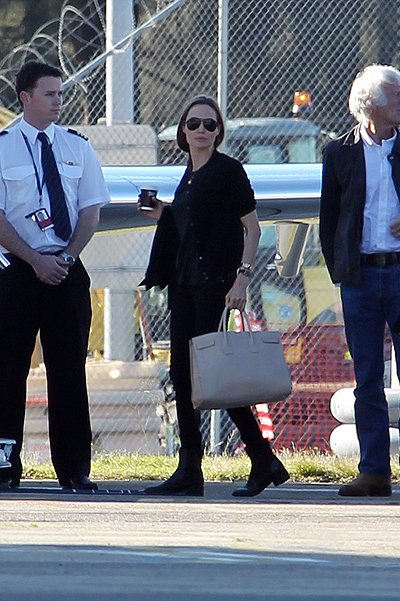 Анджелина Джоли и сын Пакс летают на частном самолете
