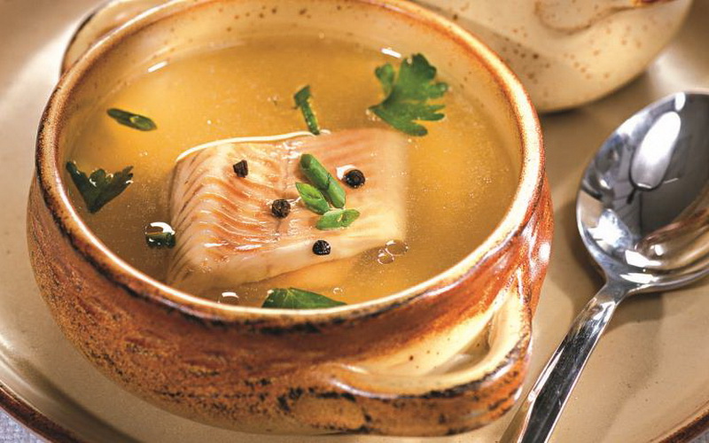 Супы с рыбой и креветками в горшочках