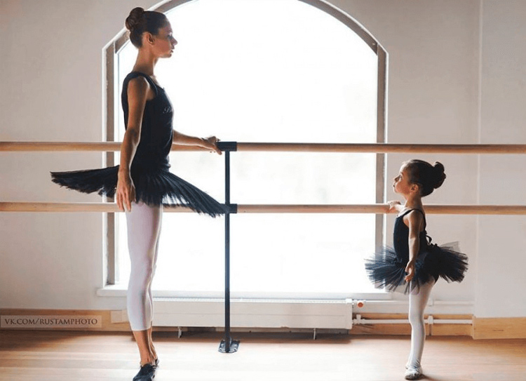 мама и дочь в балетных пачках