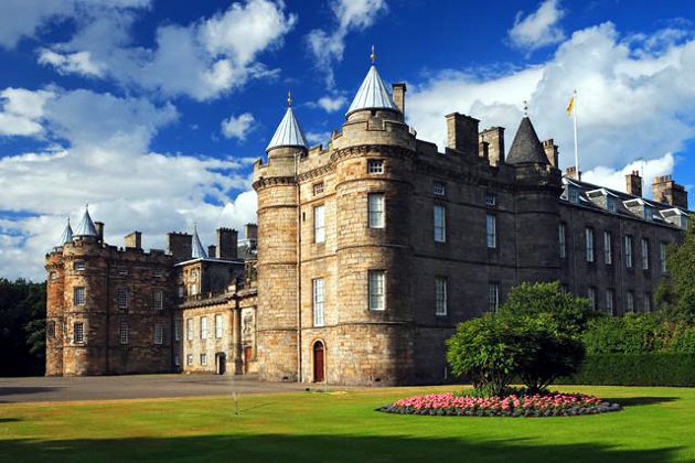 Дворец Холируд-хаус Шотландия