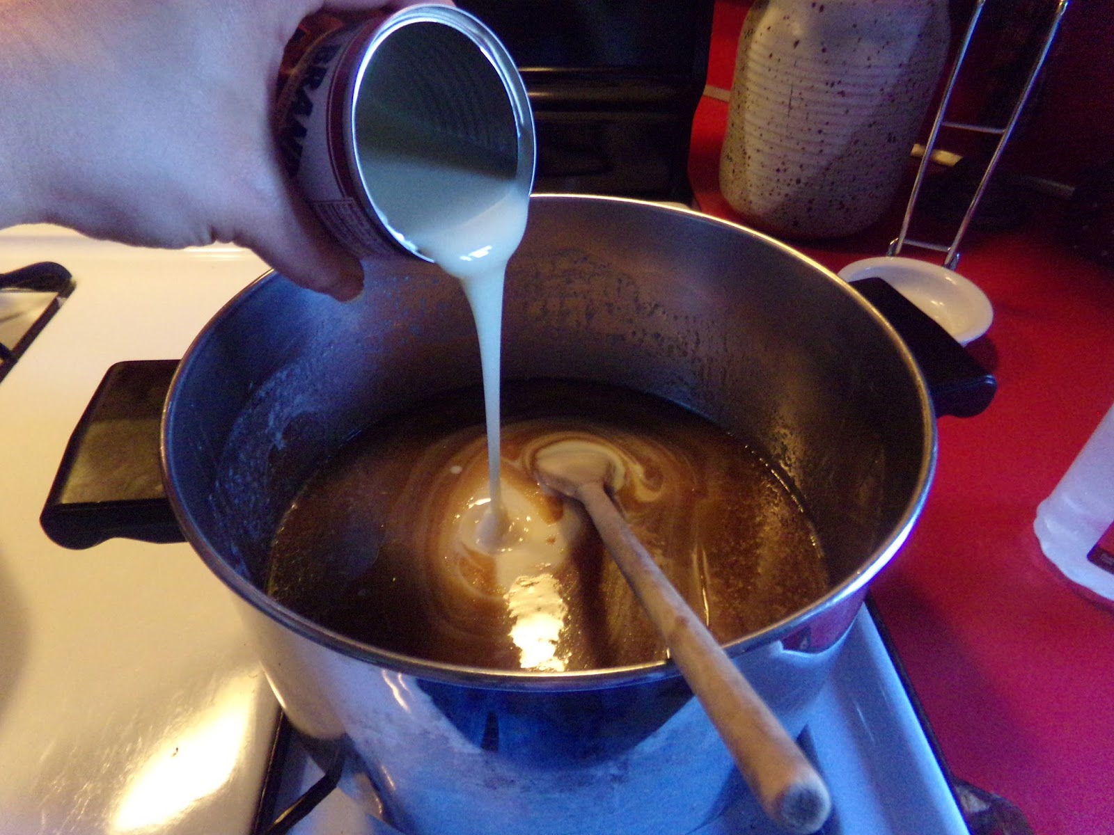 Приготовление шоколадной помадки 