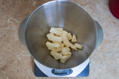 Яблочный пирог: Отмерить сливочное масло. Рецепт potionsquirrel.ru