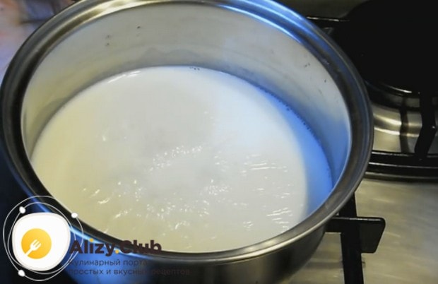 А вот рецепт заварного крема с вареной сгущенкой.