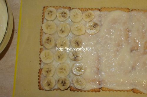 слой бананов, смазываем кремом, для рецепта торт без выпечки