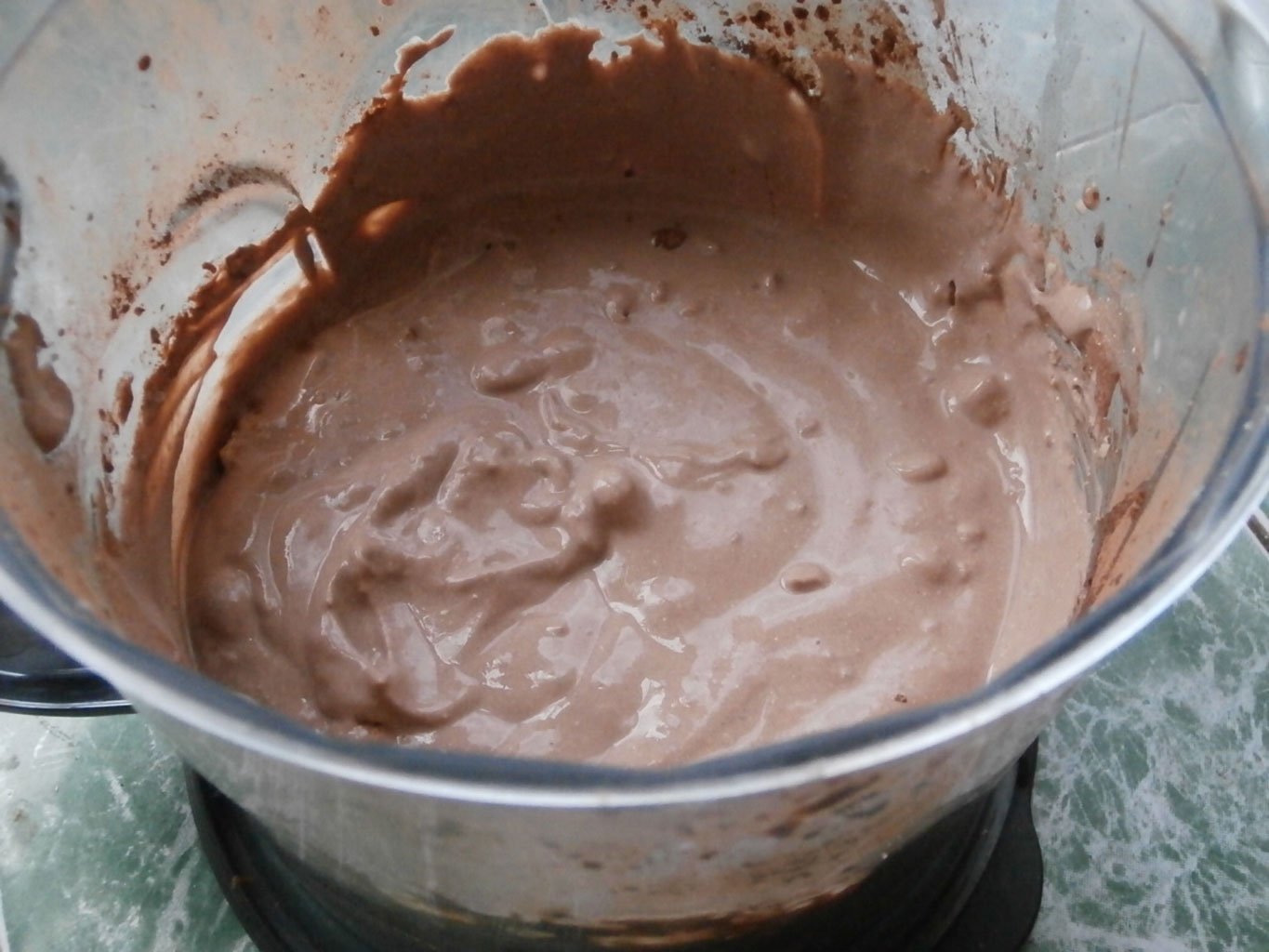 Приготовление крема с какао и творогом