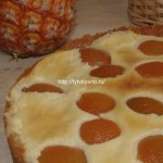 Заливной пирог с абрикосами из печенья  