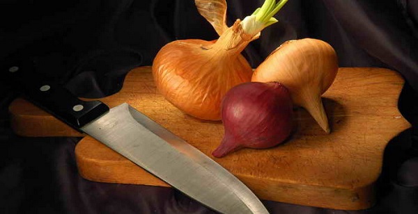Овощ на доске с ножом