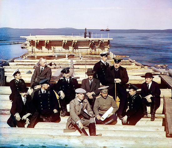 Группа участников ж.д. постройки. Фото С. М. Прокудина-Горского. 1915 г.