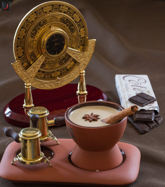 Чай масала, часы и шоколад