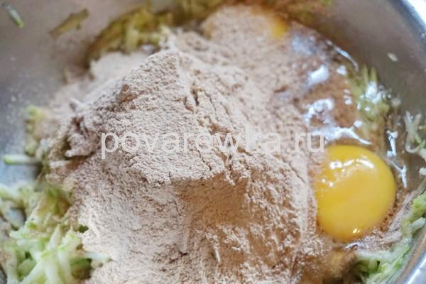 Тесто для оладьев из кабачков с яйцами и мукой