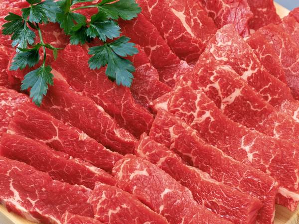 К чему снится мясо: не хватает белка?