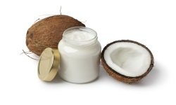 Чем полезно кокосовое масло для волос?
