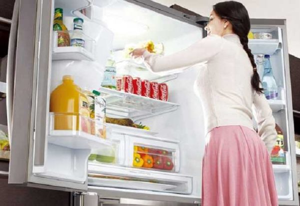 Холодильник – привычное место хранения продуктов. Но стоит ли держать в нем мед?
