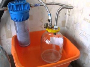 Способ применения фильтра для воды чтобы очистить спирт или самогон