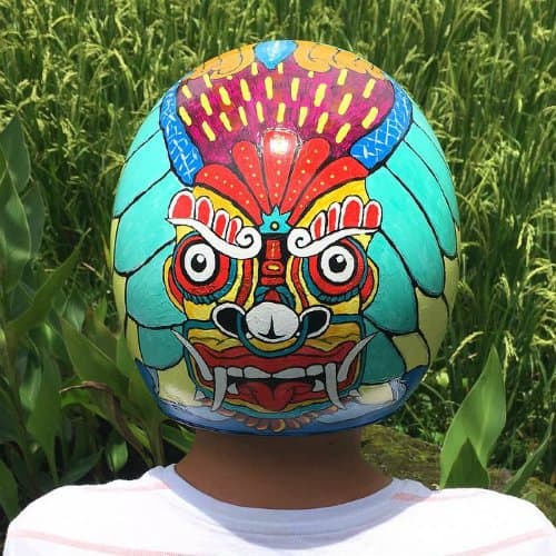 Акрил. Рисунок на шлеме скутера. Балийский дух.