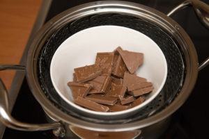 Растопим шоколад для глазури