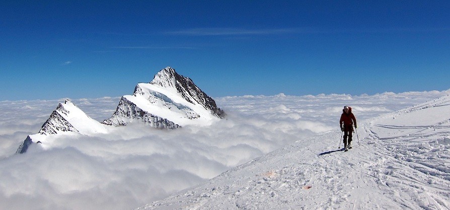 Зачем вставать на горные лыжи: над облаками